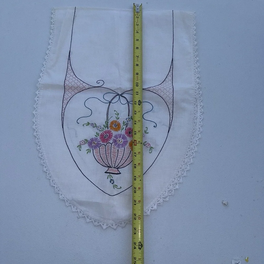 VTG  White Linen Embroidered Floral Table‎ Runner 44
